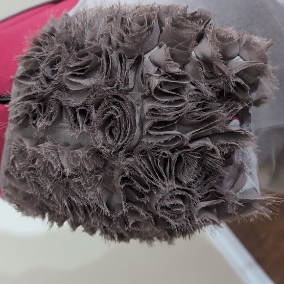 BCBGMAXAZRIA| Grey Stretch Short Sleeved T-shirt With Puffed Floral Design - Picture 5 of 12